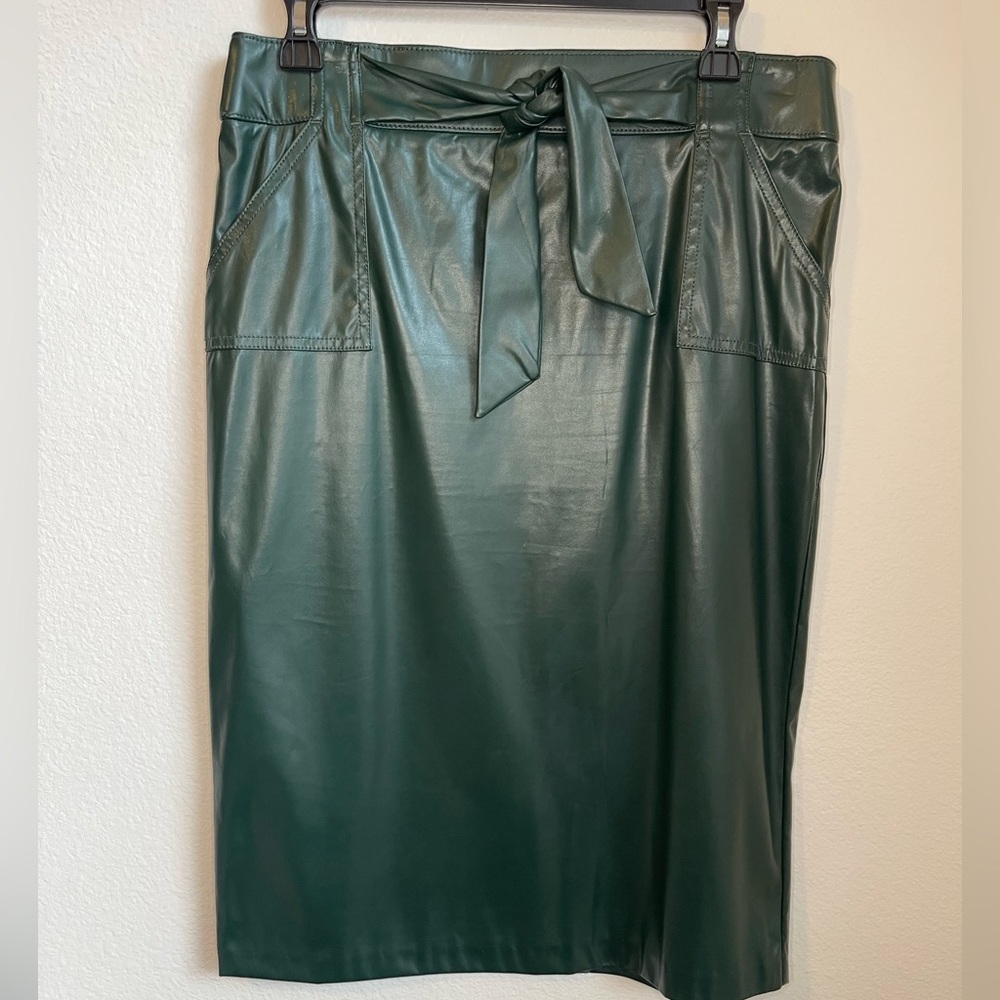 SOHO‎ Women’s Chic Green Faux Leather front tie Pencil Skirt Size Medium